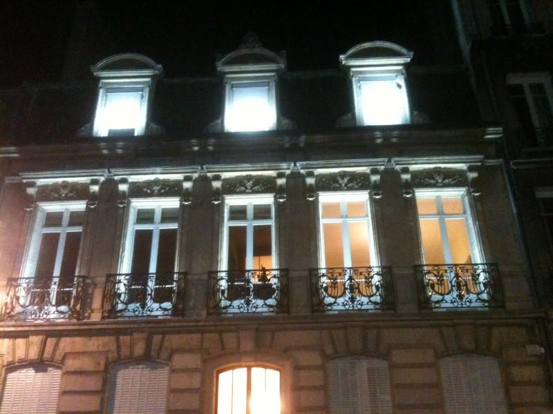 Travaux d'éclairage extérieur pour des bureaux dans le centre ville de Reims