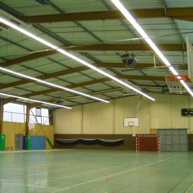 Travaux de rénovation électrique sur l'éclairage d'un complexe sportif à Reims