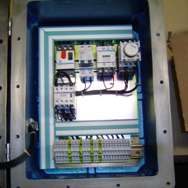 Alimentation et raccordement électrique d'une machine à Pontfaverger