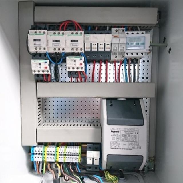 Réallisation d'une armoire de commandes électriques pour un industriel à Reims