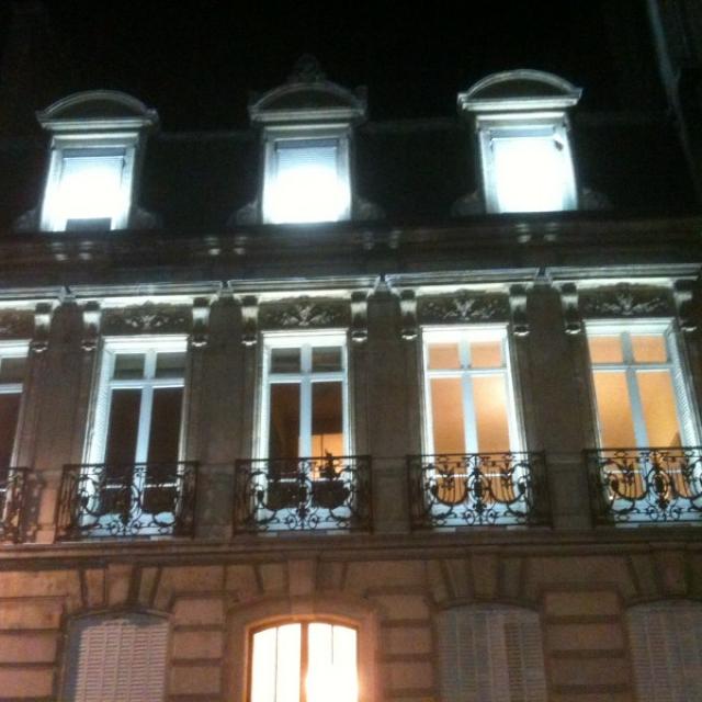 Travaux d'éclairage extérieur pour des bureaux dans le centre ville de Reims